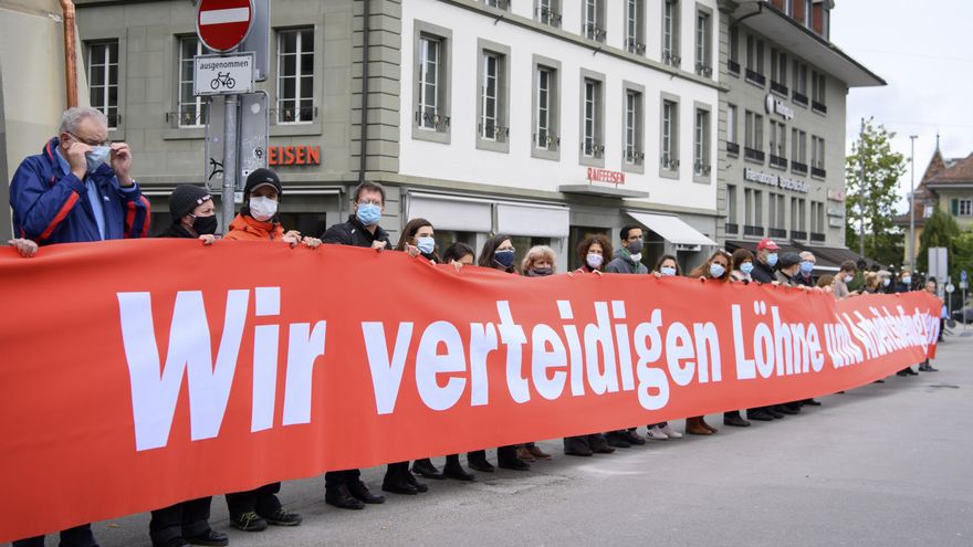 Los suizos deciden en referéndum mantener la libre circulación con la UE