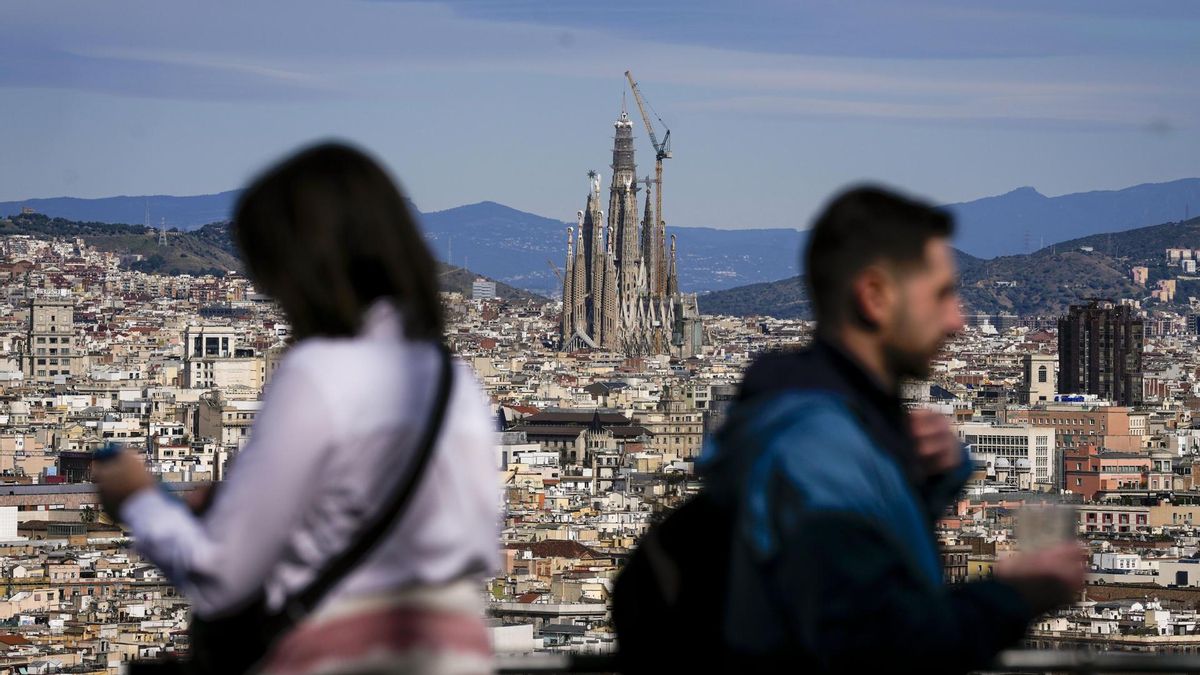 La Sagrada Família, el templo que deslumbra al mundo pero divide desde siempre a los barceloneses