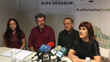El candidato Juantxo López de Uralde (segundo por la izquierda) junto al líder de Podemos en Euskadi, Roberto Uriarte.
