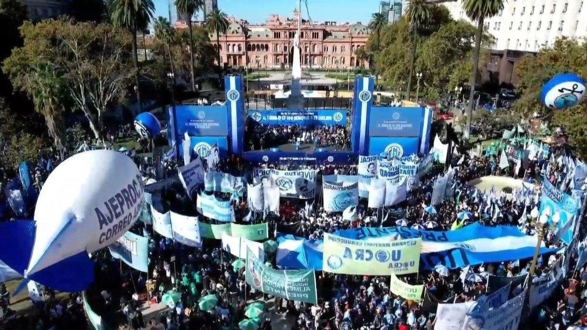 La ilusión de una posible victoria reactiva a las tribus peronistas