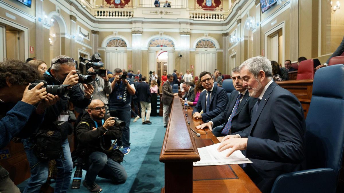 Clavijo, en el Parlamento antes de comenzar el Debate.