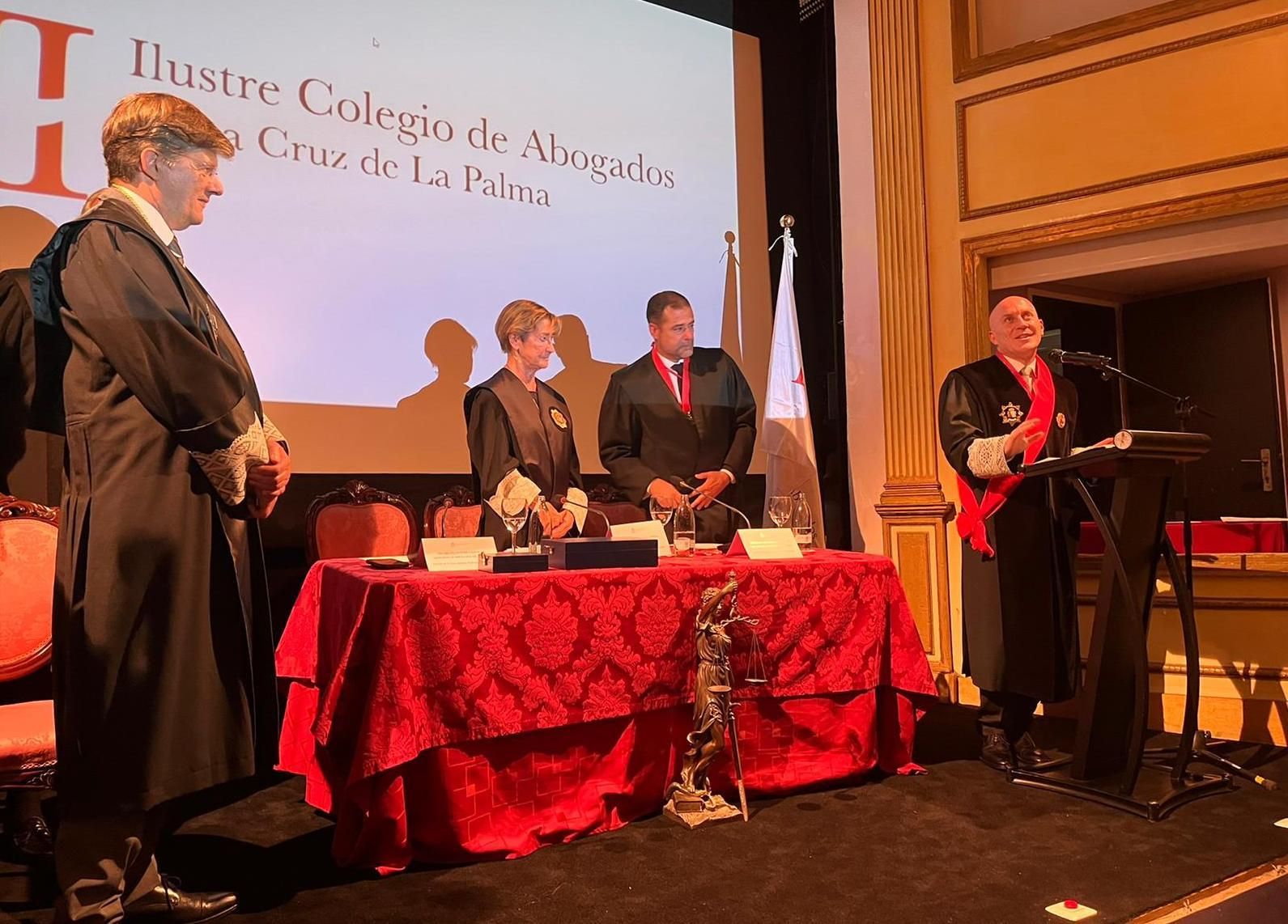 Intervención del decano palmero, Juan Antonio Rodríguez, que recibió la Gran Cruz al Mérito de la Abogacía Española.