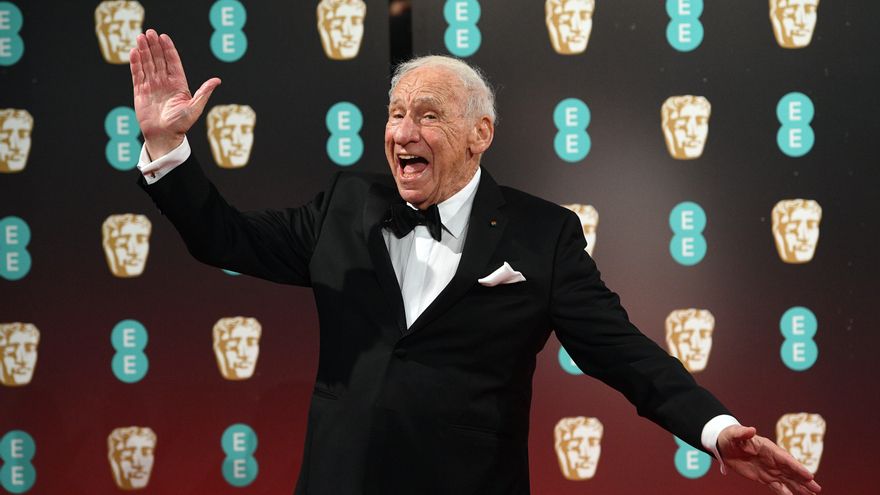 Mel Brooks cumple 95 años sin Carl Reiner y probando suerte en las redes