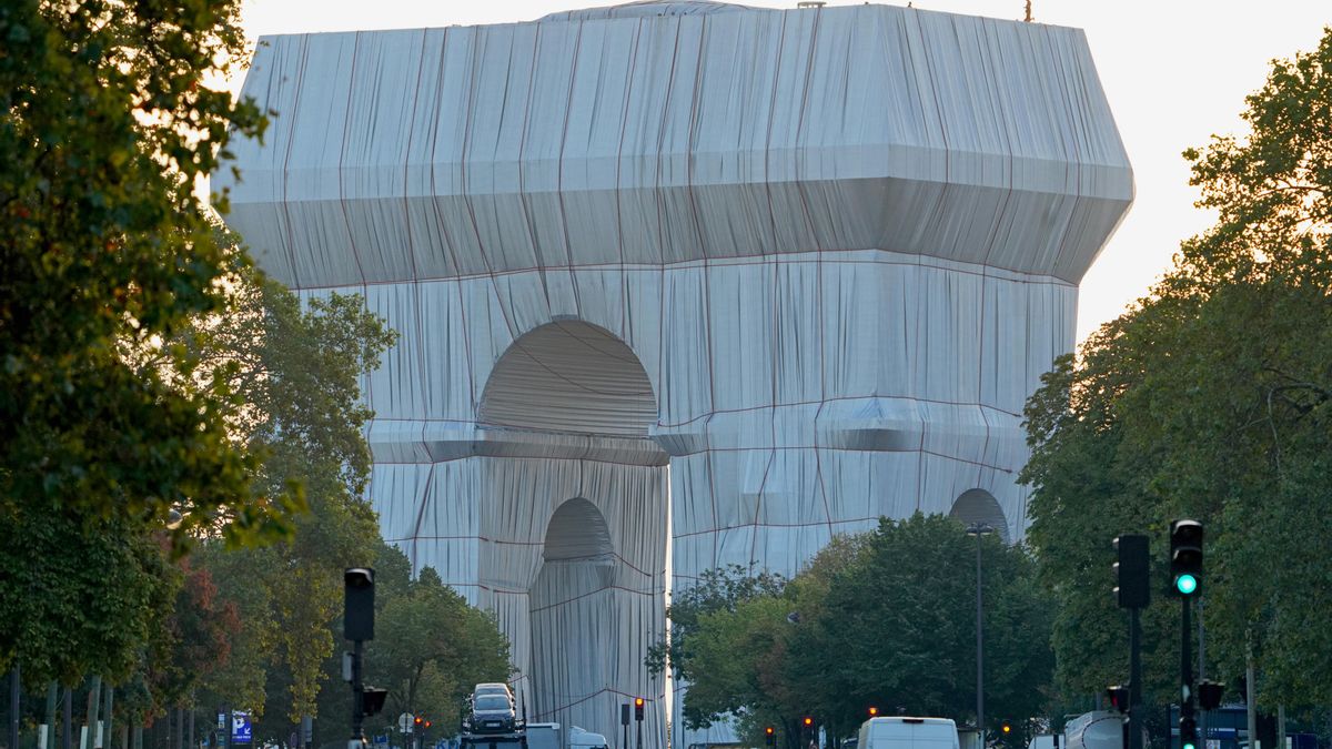 El Arco del Triunfo de Christo y Jeanne-Claude a pie de calle