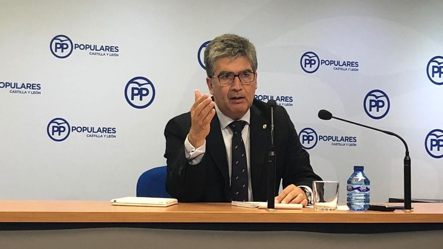 El PP insta a Pedro Sánchez a suspender sus vacaciones para visitar Algeciras y hablar de inmigración en el Senado