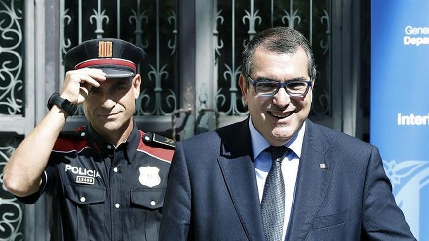 Mossos y policías locales armonizan sus uniformes como "Policía de Cataluña"