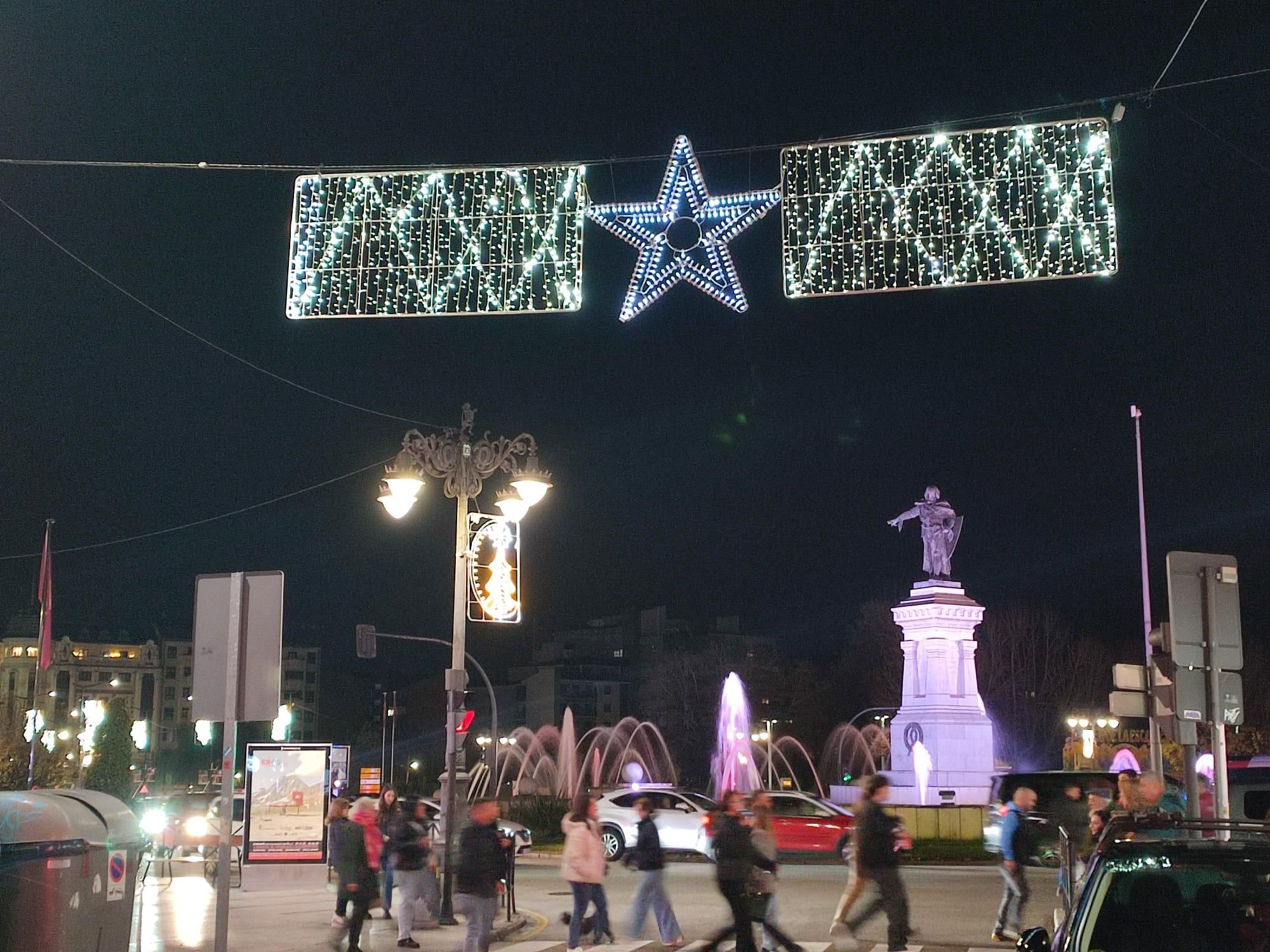 Las imágenes de cómo brilla la Navidad en el centro de León