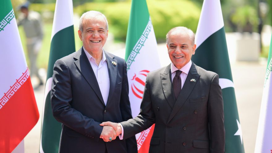 Irán y Pakistán sellan su reconciliación con un pacto para triplicar su comercio