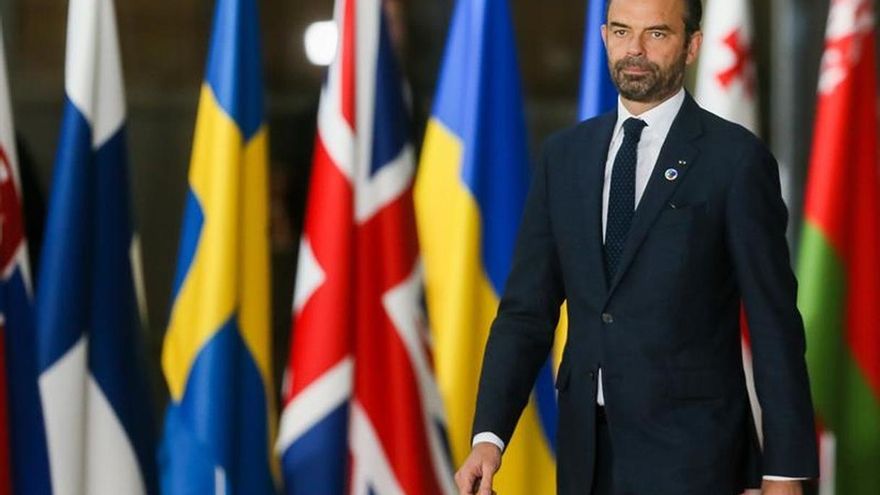 Miles de migrantes duermen en las calles de París pese a la promesa de Macron