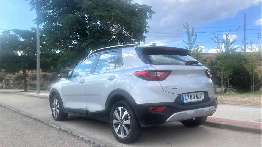 El Kia Stonic ofrece amplitud interior y de carga suficientes para hasta cuatro adultos.