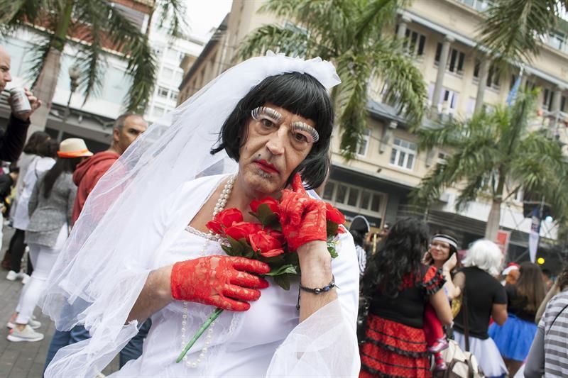 Disfraz de novia en el Carnaval de día de Tenerife