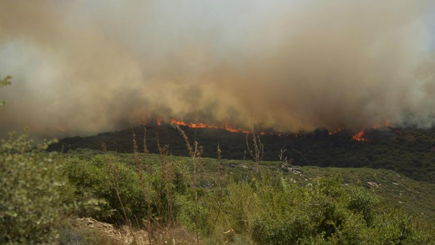 En imágenes | Cinco municipios evacuados y un gran operativo contra el incendio de las Cinco Villas