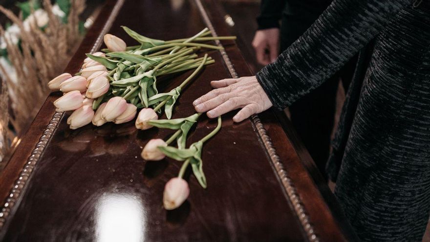 Continúa la sangría demográfica en Galicia: los nacimientos caen un 3% mientras las muertes suben un 8%