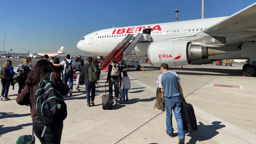 Iberia y otras aerolíneas cancelan sus vuelos a Venezuela tras la advertencia de EEUU sobre la "actividad militar" en la zona