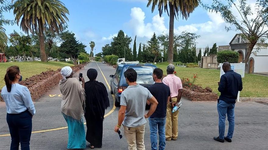Entierro de la pequeña Eléne Habiba