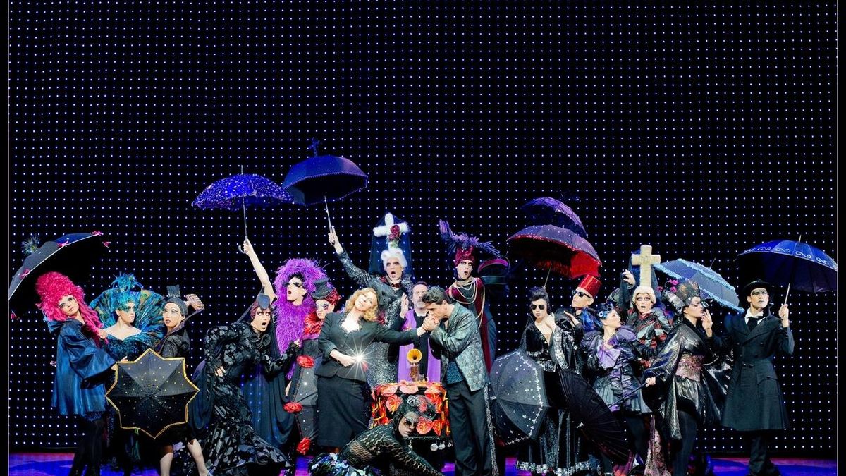 Escena del musical Priscilla, reina del desierto.