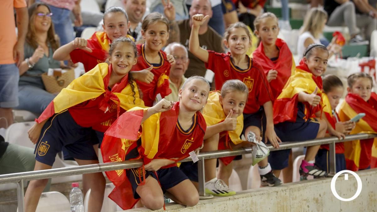 Las imágenes de la grada durante el España - Suiza en El Arcángel
