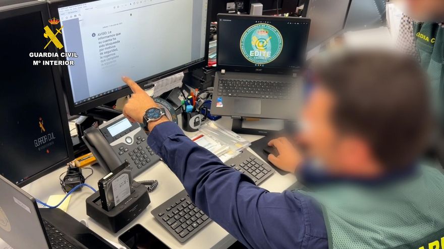 La Guardia Civil desmonta una banda tras estafa a 315 cacereños en sus cuentas bancarias