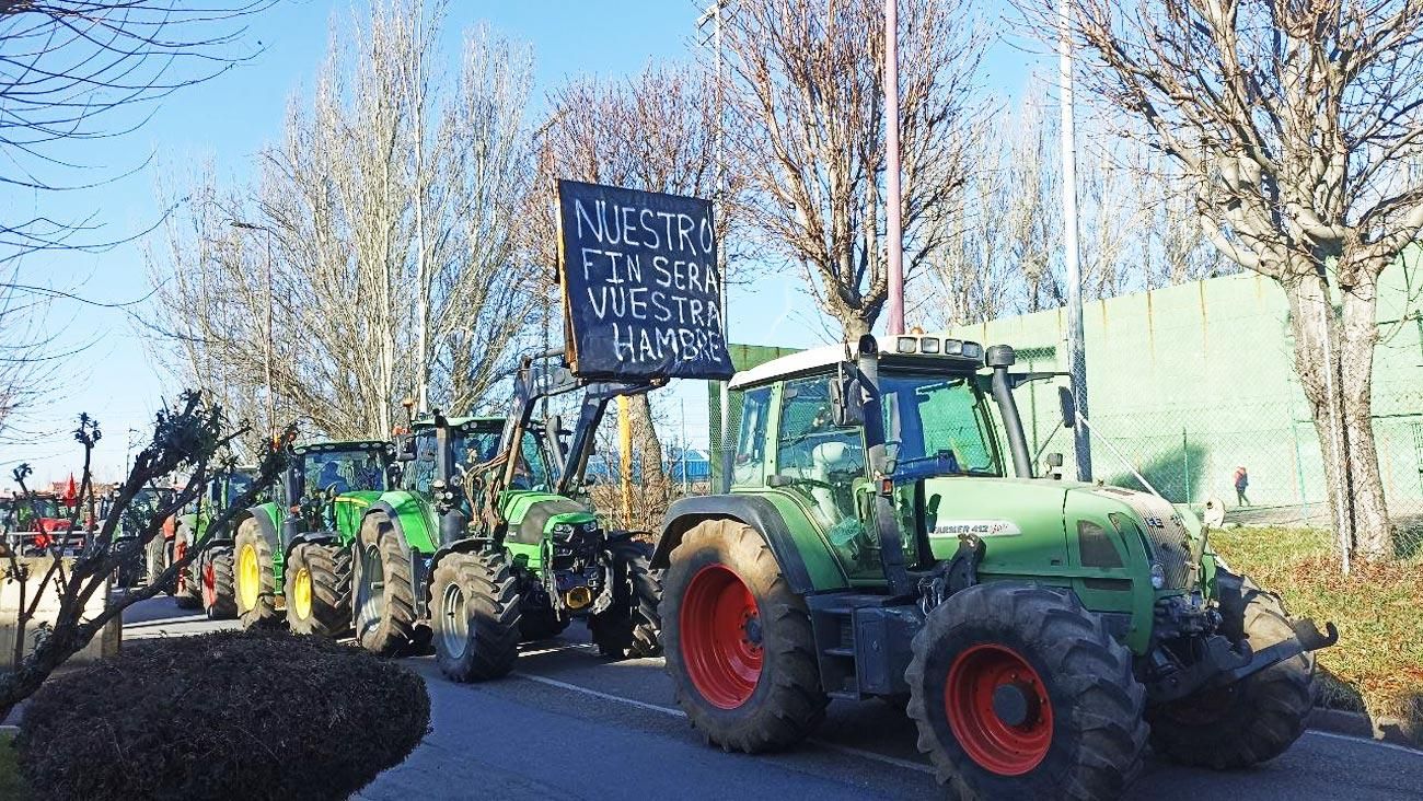 'Nuestro fin será vuestra hambre', pancarta protesta en la tractorada en León
