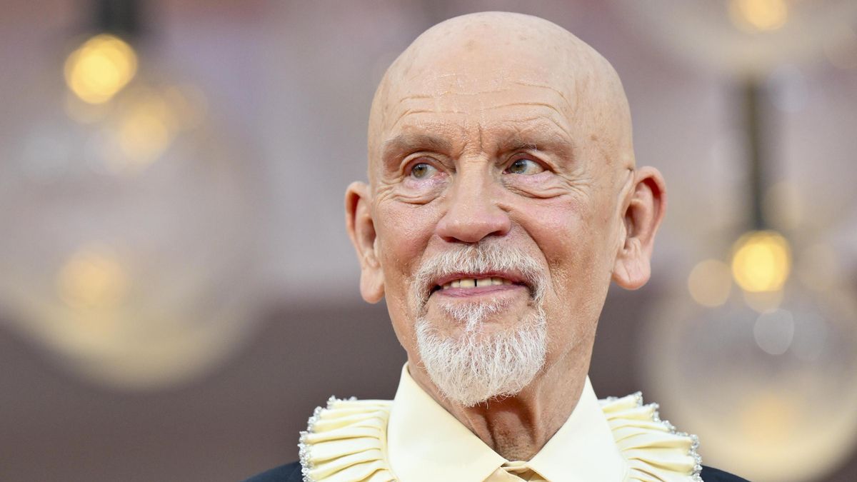 El actor estadounidense John Malkovich llega al estreno de 'Wild Horse Nine' en el 83º Festival Internacional de Cine de Venecia, en Venecia, Italia, el 03 de septiembre de 2026. La película se presenta en la sección oficial de competición 'Venezia 83' del festival, que se celebra del 02 al 12 de septiembre de 2026. (Cine, Cine, Italia, Venecia) EFE/EPA/ETTORE FERRARI