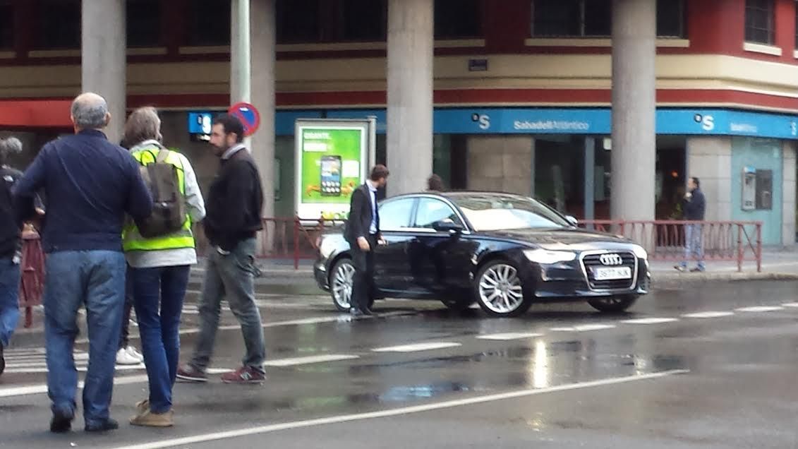 La calle Rafael Cabrera acogió este domingo el rodaje de una de las escenas de 'Cien años de perdón'