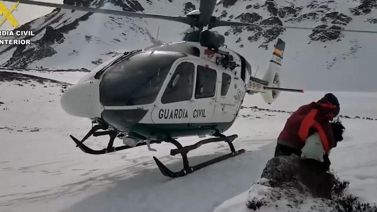 Domingo accidentado en la montaña leonesa: rescatan a cinco senderistas en el lago Ausente y Millaró de la Tercia