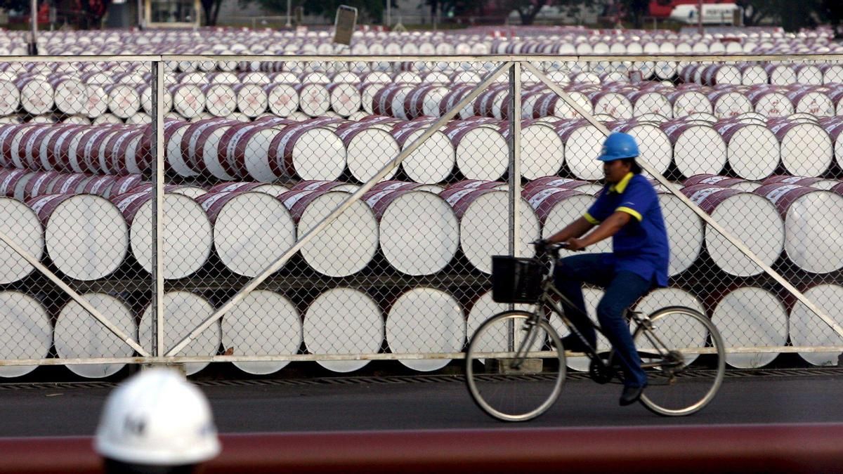 El barril de brent alcanza los 90 euros con las bolsas europeas a la baja