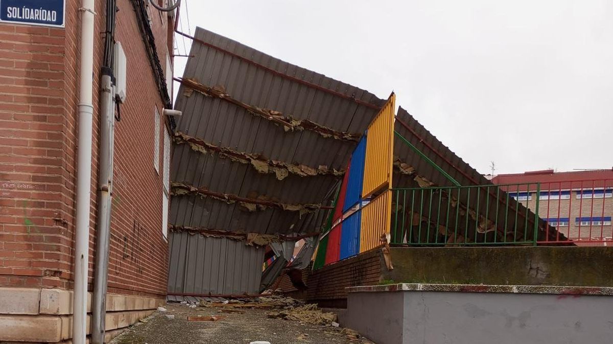 Cubierta del centro educativo Severo Ochoa de Puertollano, afectada por los fuertes vientos el 5 de febrero de 2026