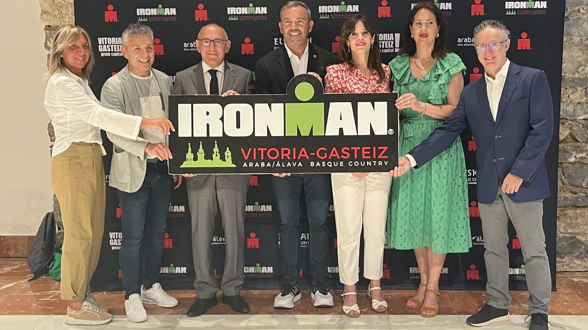 Las autoridades, en la presentación