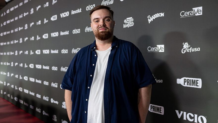 Cientos de personas reciben a Ibai Llanos al final de su Camino de Santiago