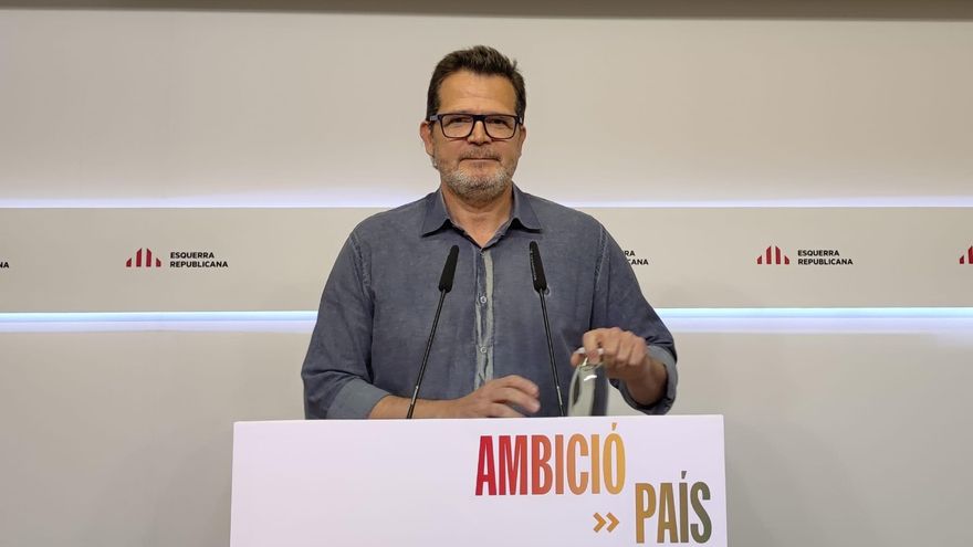El vicesecretario de comunicación de ERC, Isaac Albert, en rueda de prensa.