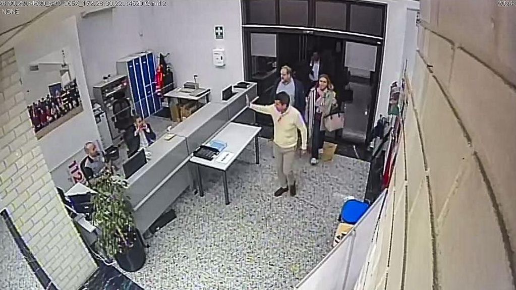 La Generalitat filtró esta imagen, que muestra que Mazón habría llegado al Cecopi a las 20:28