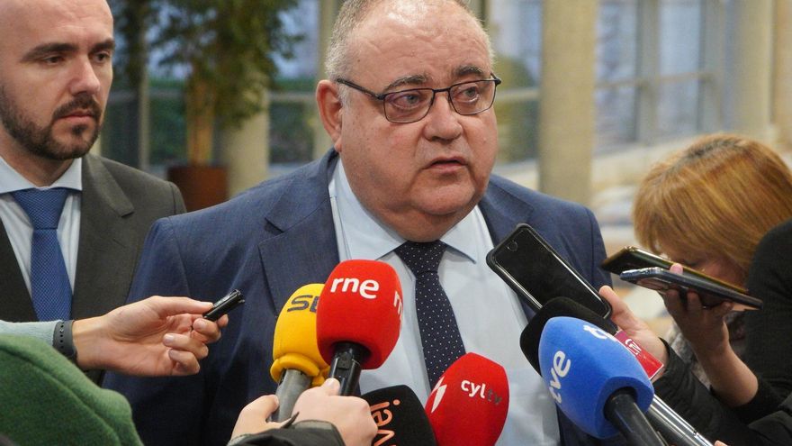 La Consejería de Sanidad prepara un 'plan de choque' para El Bierzo con incentivos para contratar oncólogos