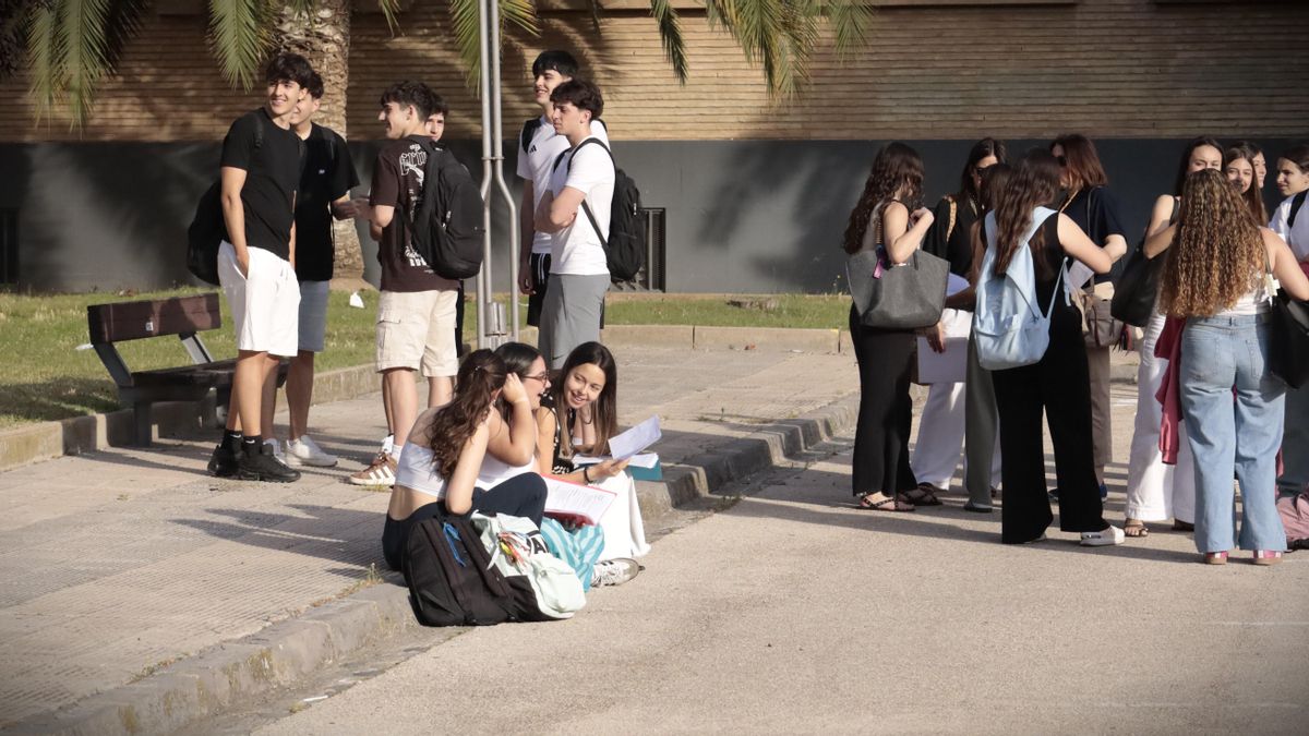 Más de 7.100 alumnos afrontan la PAU en Aragón con detectores contra el fraude y nuevas reglas de evaluación
