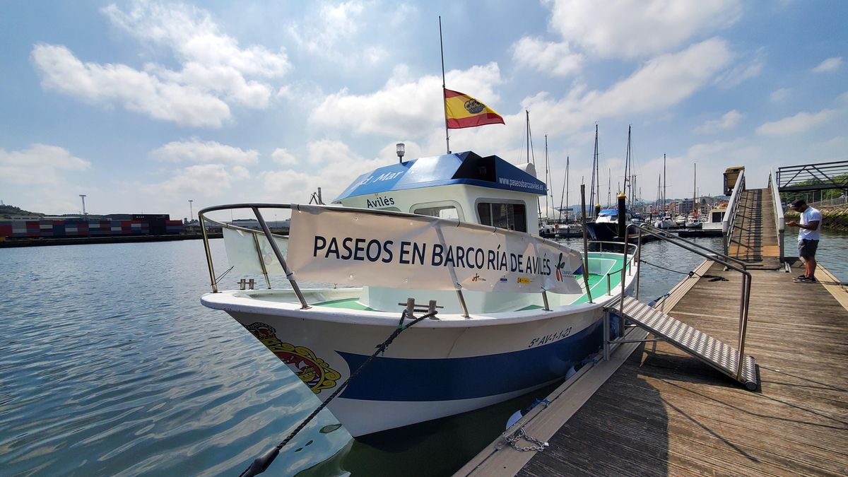 Los paseos en barco por la ría de Avilés son una experiencia única. 
