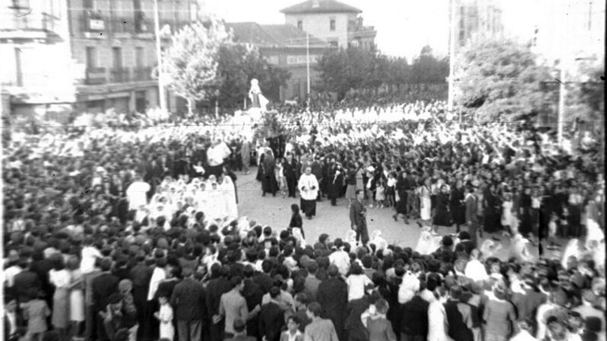 Procesión de la virgen del Carmen 1935 - Santos Yubero - multitud