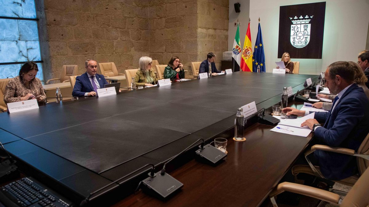 La Junta de Extremadura aprueba dos nuevos programas de colaboración municipal para servicios sociales y ayudas para el sector vitivinícola