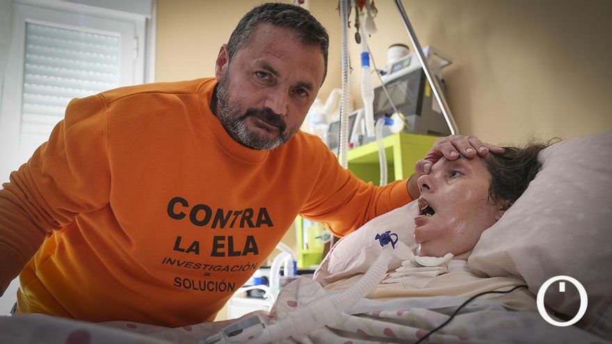 Media vida con ELA y ocho años con traqueotomía, logrando el sueño de despertar cada día junto a su marido y su hija