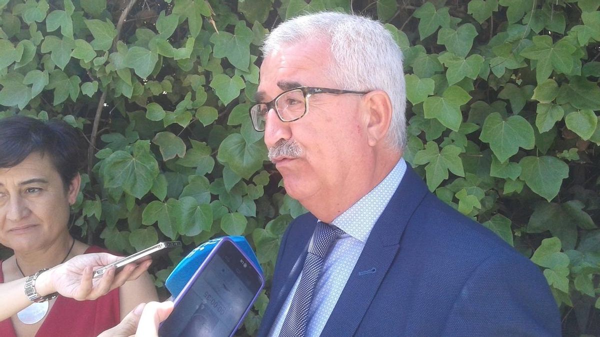 Jiménez Barrios asegura que Montoro le ha trasladado su voluntad de "evitar conflictividad" en relación a las 35 horas