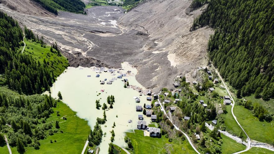 El colapso de un glaciar fundido por el calentamiento global sepulta un pueblo entero en Suiza