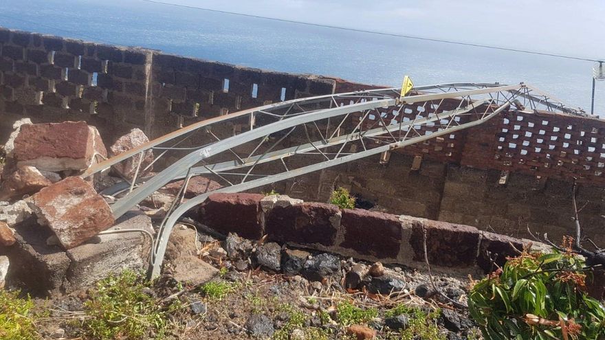 Caída de una torreta eléctrica en Candelaria por la fuerza del viento de la borrasca Celia