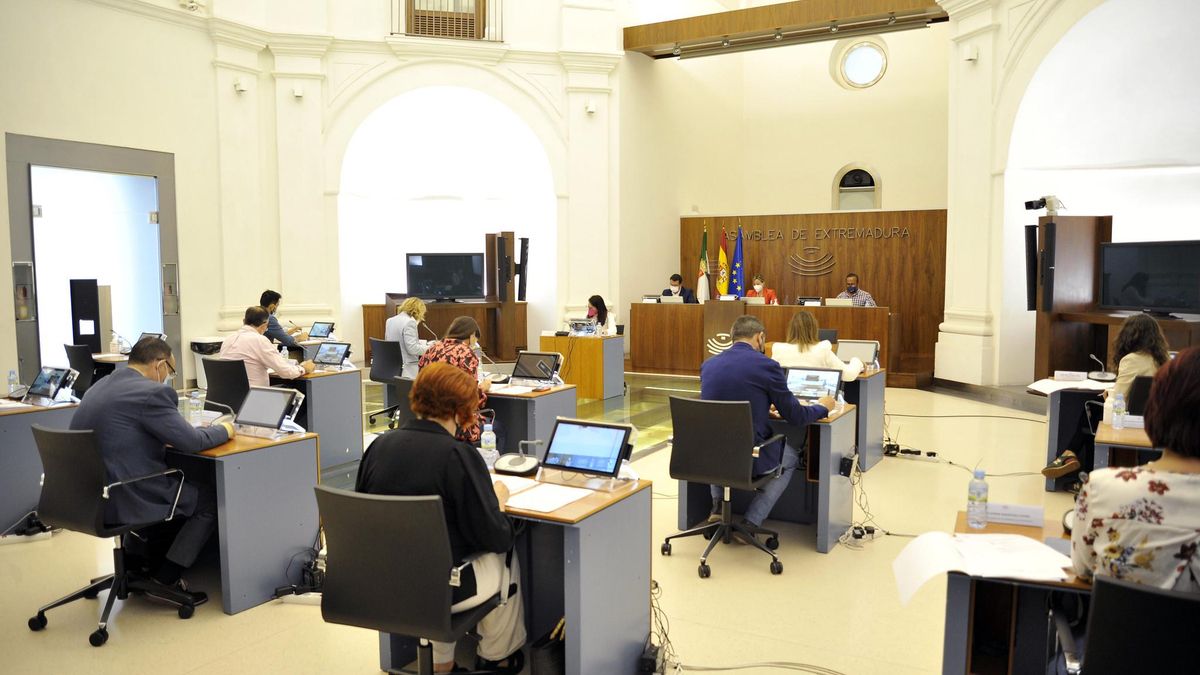 Un momento de la reunión este martes de la Junta de Portavoces.