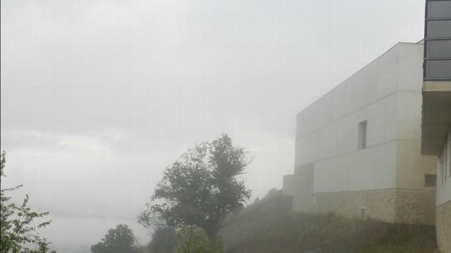 Edificio de la bodega en un cambio de luz natural.