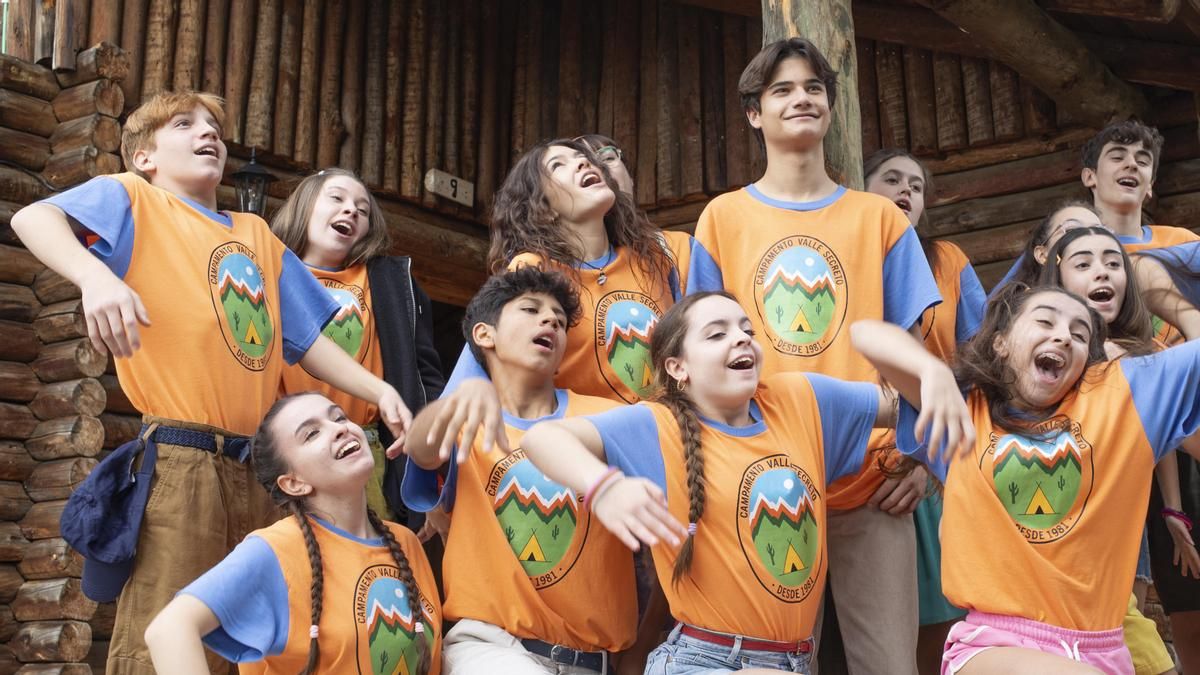 Varios de los adolescentes que comparten campamento en 'Voy a pasármelo mejor'
