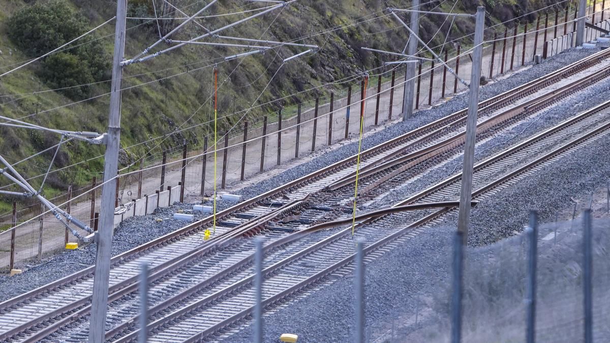 Estado de la vía junto al Alvia accidentado en Adamuz