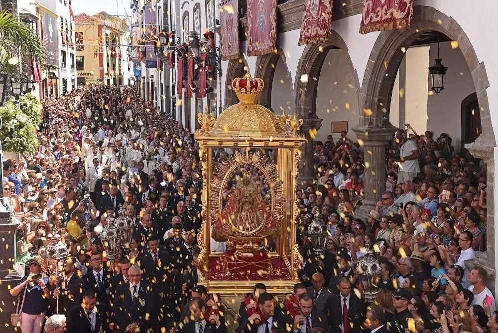 La Virgen de las Nieves a su llegada al Ayuntamiento. SAÚL SANTOS