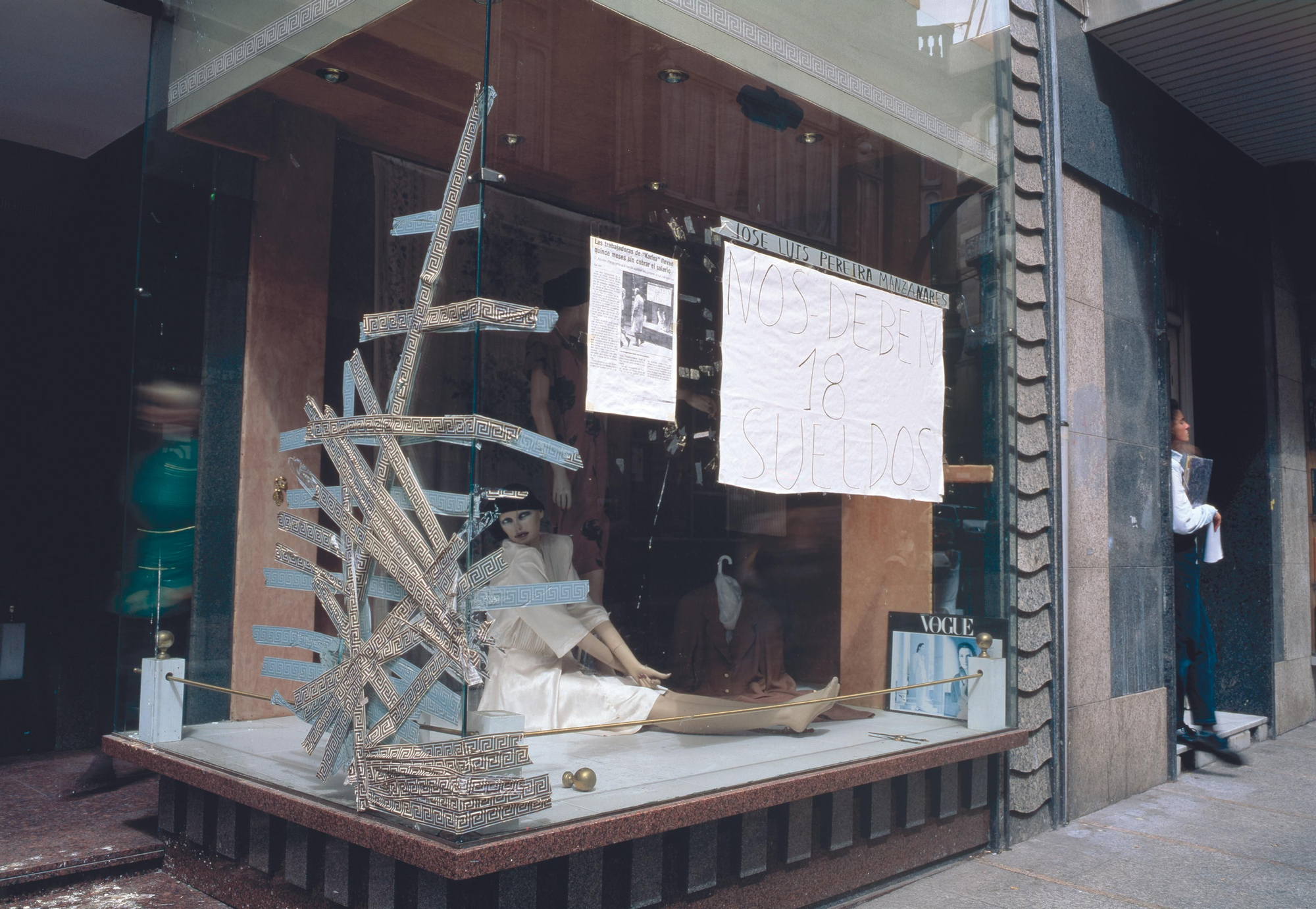 Tienda ocupada por dependientas