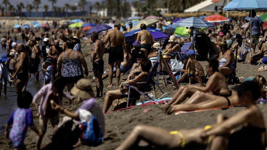 El calor se dispara por encima de los 40º y activa los primeros avisos naranjas del verano