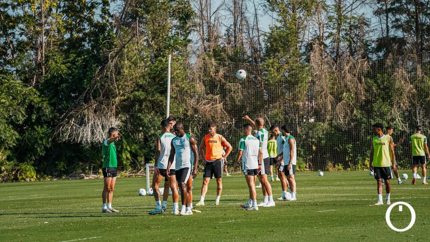El Córdoba CF viaja a Oliva sin Mariano Carmona y Álex López