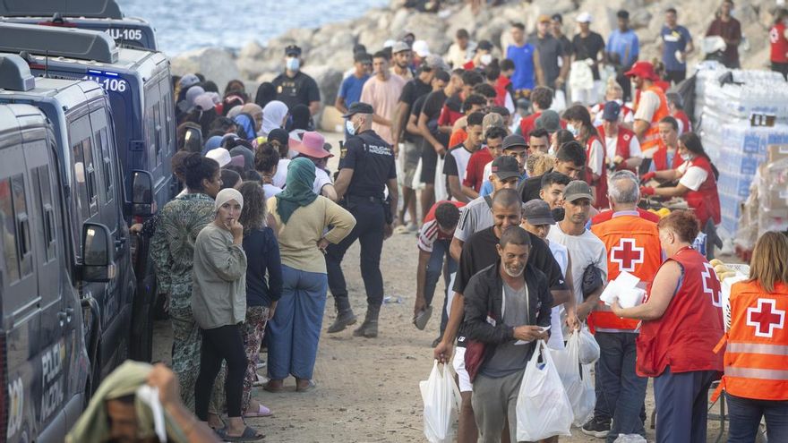 La jueza cita a tres consejeros de Ceuta y pide a Defensa nuevos informes sobre la llegada masiva de migrantes
